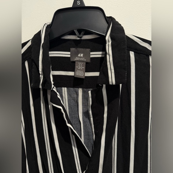 H&M Men's Black and White Striped Casual Shirt - Picture 2 of 3